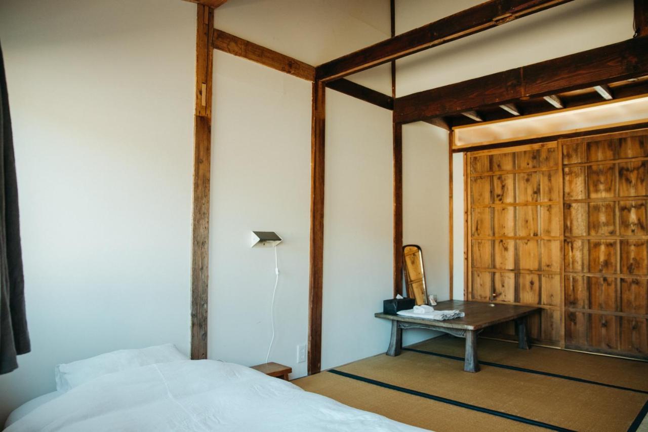 Hostel Saruya Fujiyoshida Esterno foto